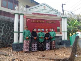 Kamis Pon: Pamong Giricahyo Kenakan Pakaian Adat Ngayogyakarta